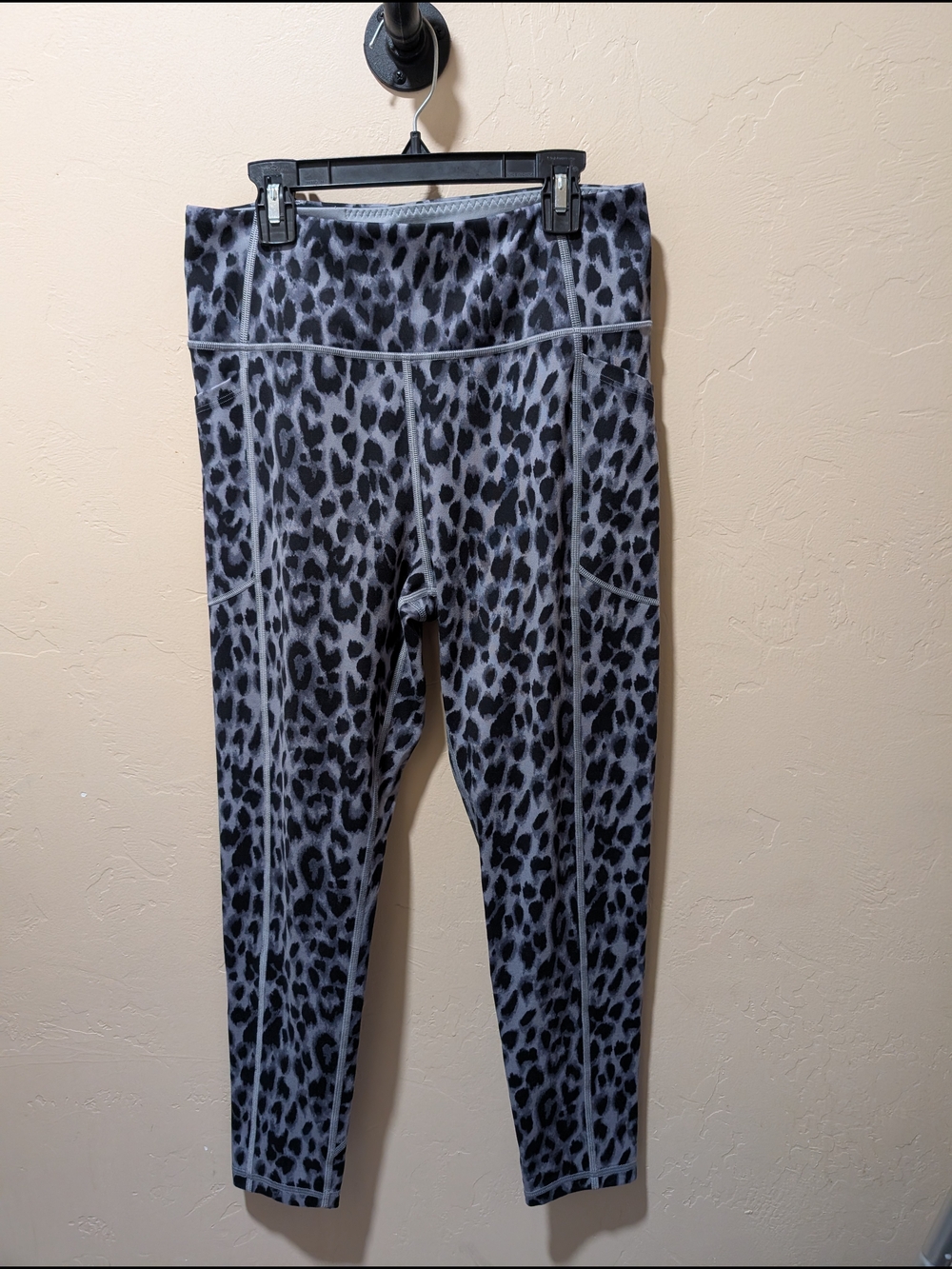 EUC Victoria's Secret Gray/Black Leopard/ Cheetah Leggings Size 12/Large